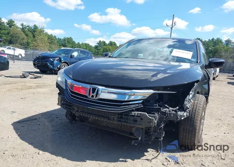 2017 Honda Accord Lx z USA, uszkodzony, nr VIN 1HGCR2F31HA037095